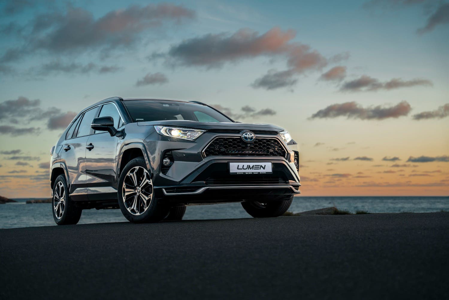 Lumen Toyota Rav4 Plugin-Hybrid grillekit