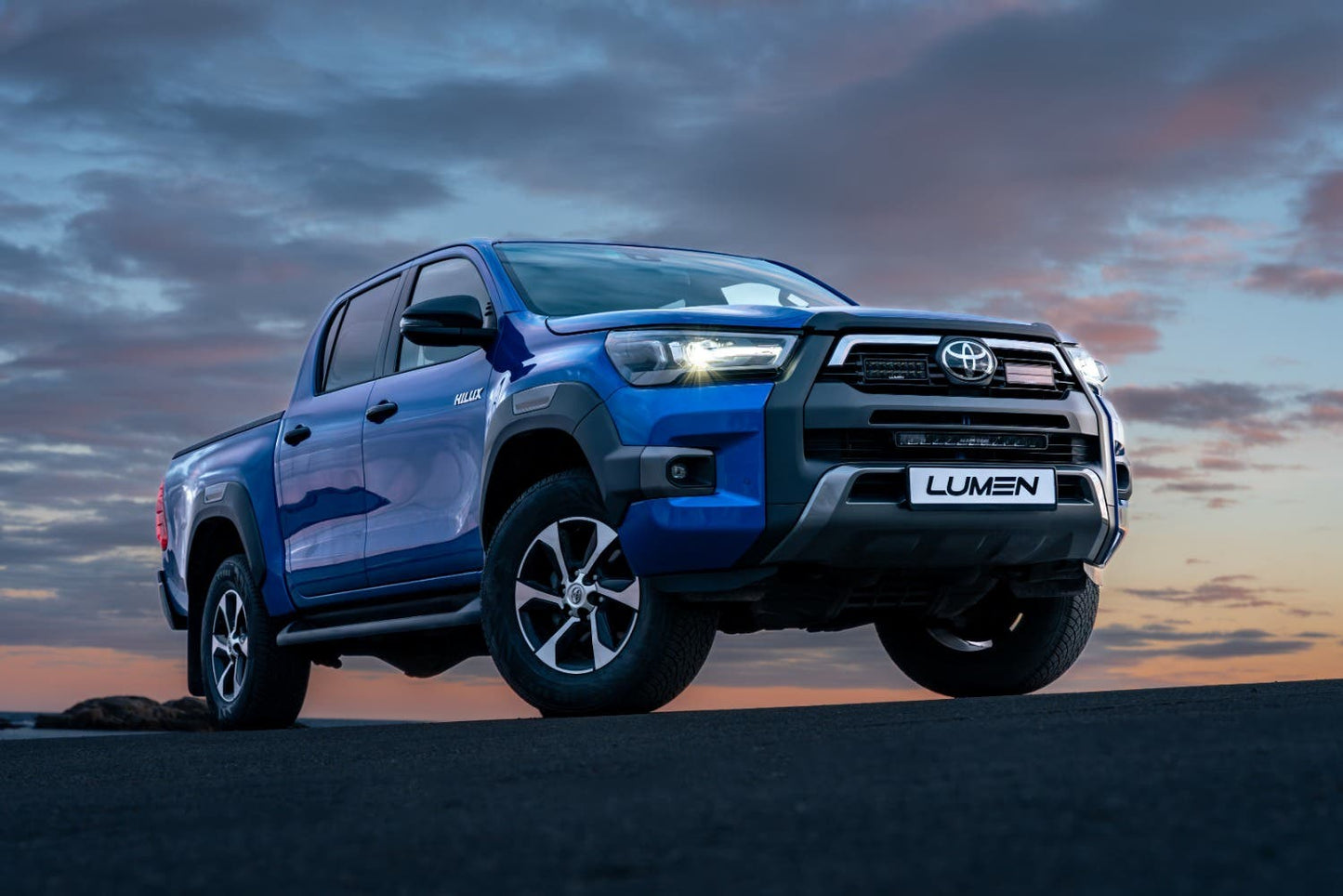 Lumen Toyota Hilux Invincible X Grillkit (CS20)