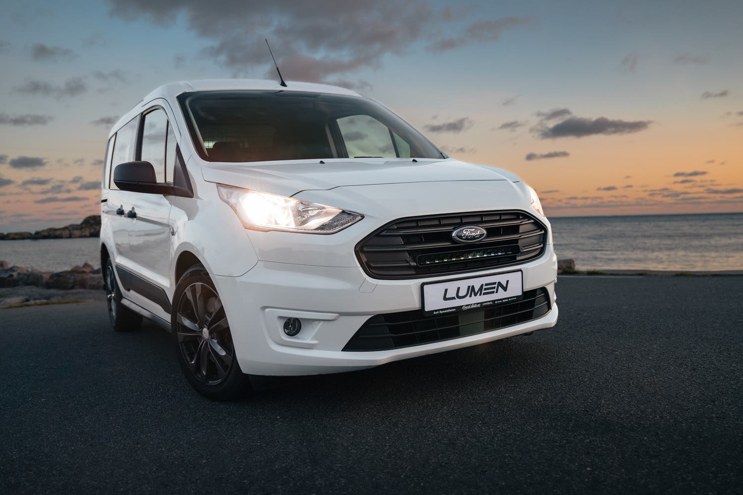 Lumen Ford Transit Connect 2018+ Grillkit (CS20 Performance)